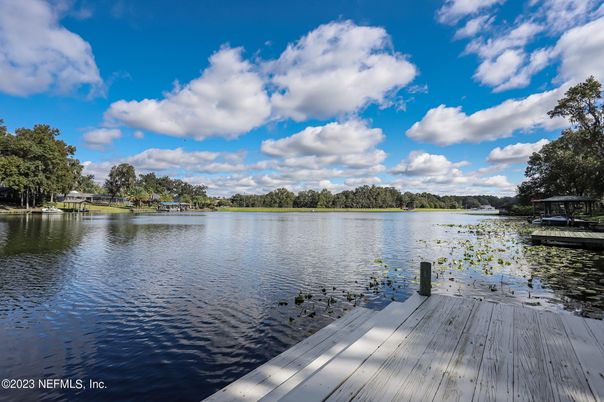 Exterior, Lake