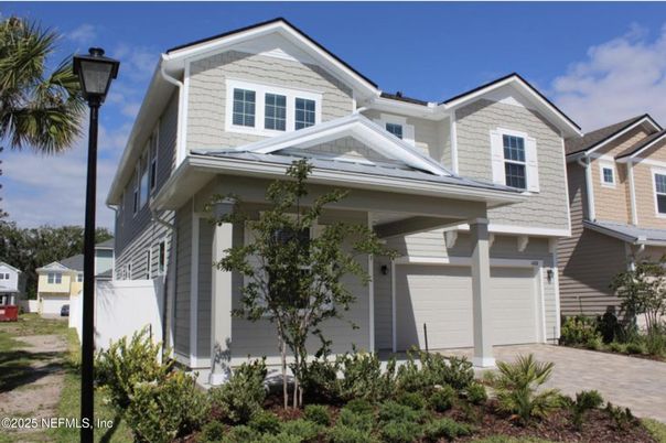 Attached, Exterior, Facade, American Craftsman