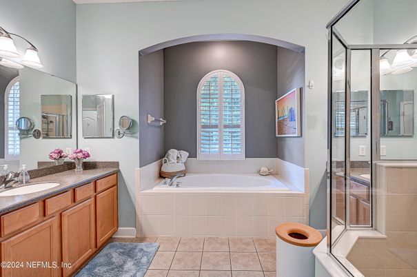 Bathroom, Dual Sink Vanities, Interior