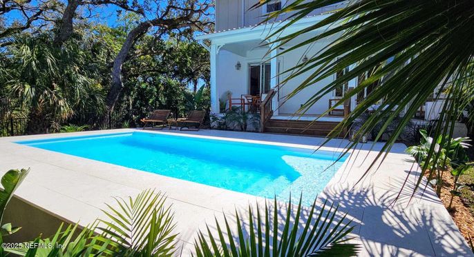 Exterior, Pool