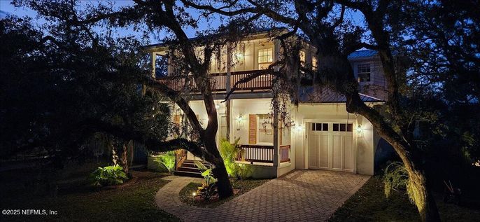 Attached, Exterior, Facade, Mediterranean