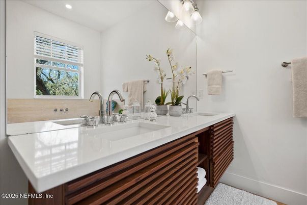 Bathroom, Dual Sink Vanities, Interior, Recessed Lighting
