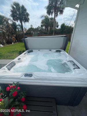 Exterior, Hot Tub