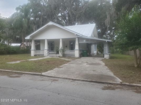 Backyard, Exterior, Facade, Ranch