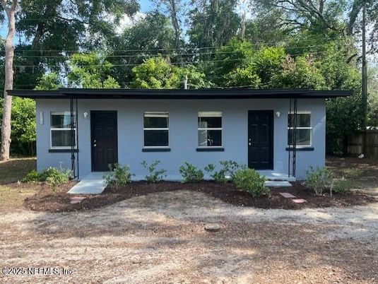 Exterior, Facade, Ranch