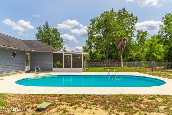 Exterior, Pool