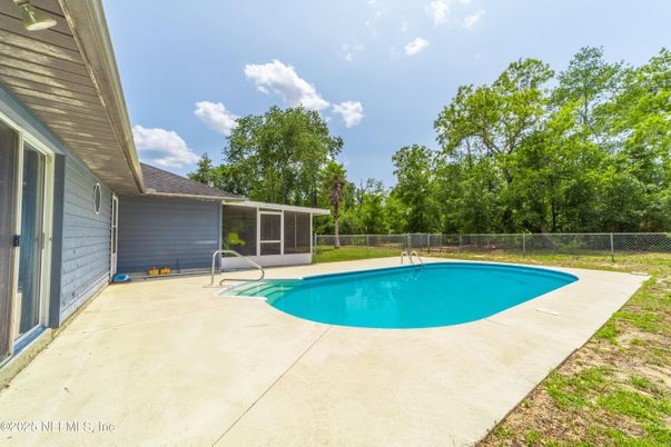 Exterior, Pool