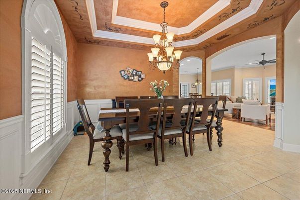 Chandelier, Dining room, Interior, Living room