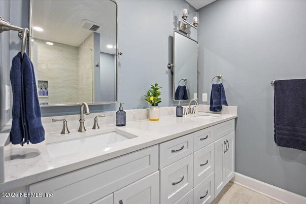 Bathroom, Dual Sink Vanities, Interior, Recessed Lighting