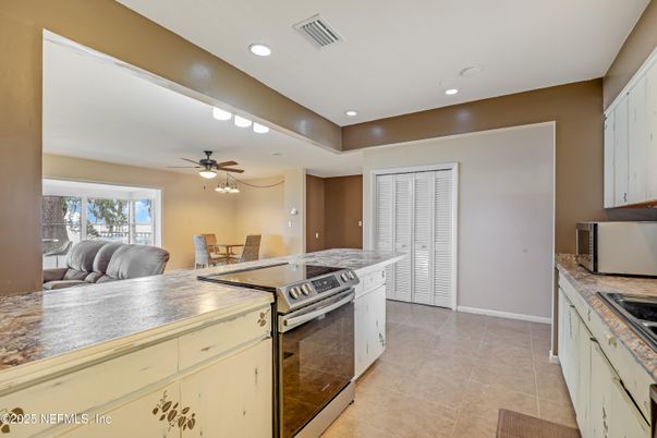 Dining room, Interior, Kitchen, Recessed Lighting, Stainless Steel Appliances