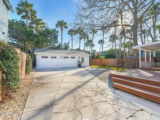 Detached Garage, Exterior