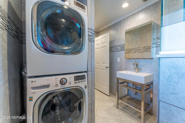 Interior, Recessed Lighting, Utility Closets, Washer
