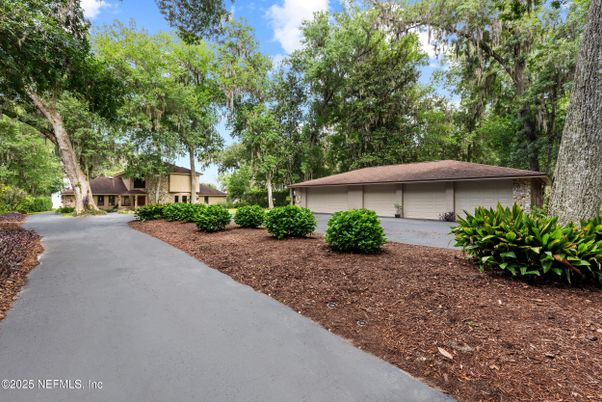 Detached Garage, Exterior