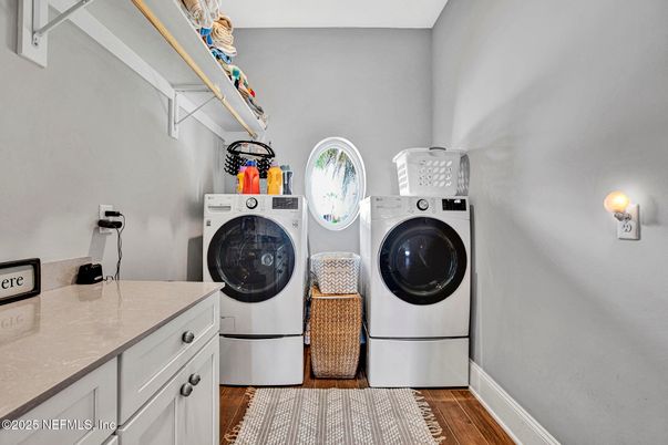 Interior, Utility Closets, Washer, Wood Texture Flooring