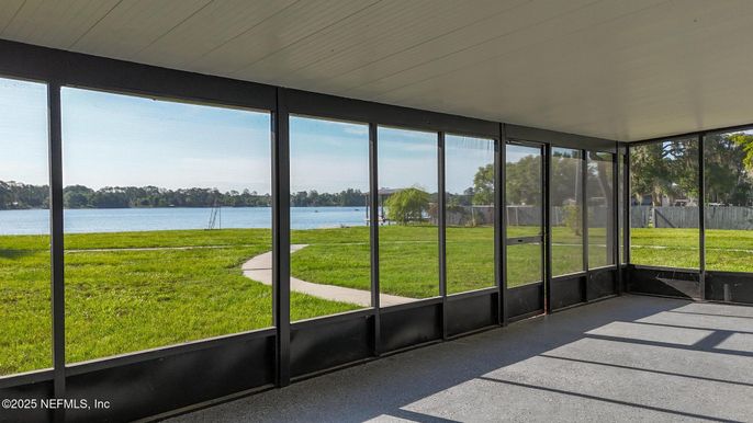 Interior, Sun Room, Water