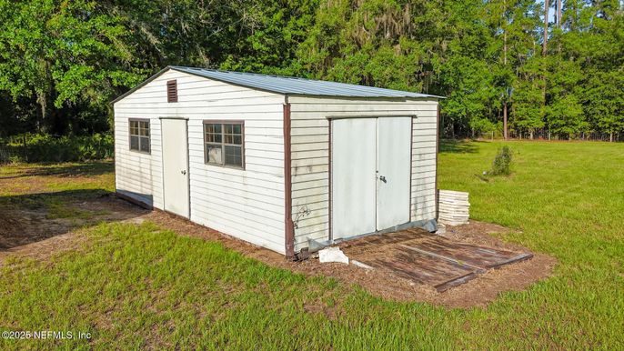Backyard, Exterior