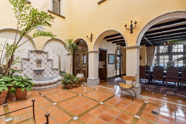 Dining room, Exterior
