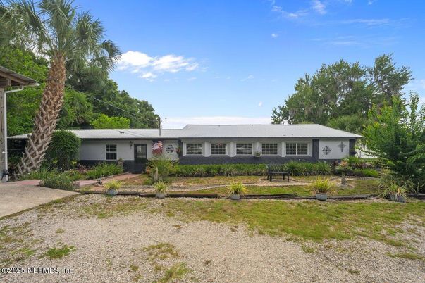 Backyard, Exterior, Facade, Ranch