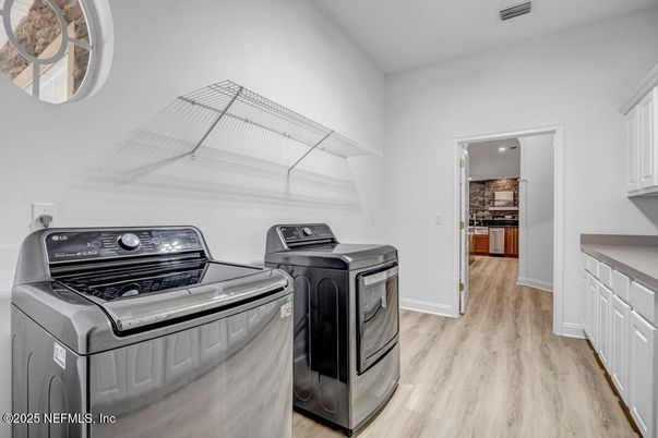 Interior, Recessed Lighting, Washer, Wood Texture Flooring