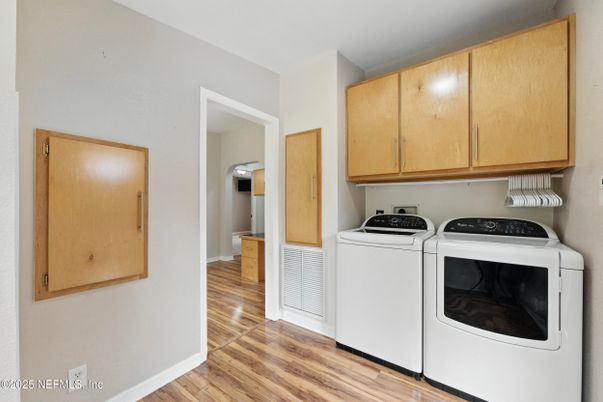 Interior, Washer, Wood Texture Flooring