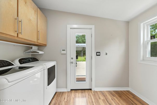 Interior, Washer, Wood Texture Flooring