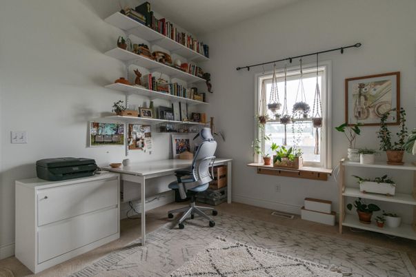 Home Office, Interior