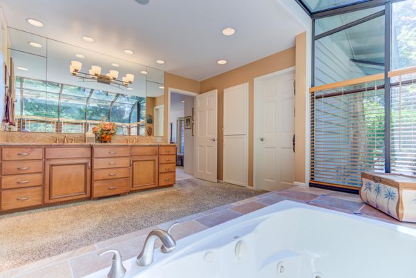 Bathroom, Interior, Recessed Lighting