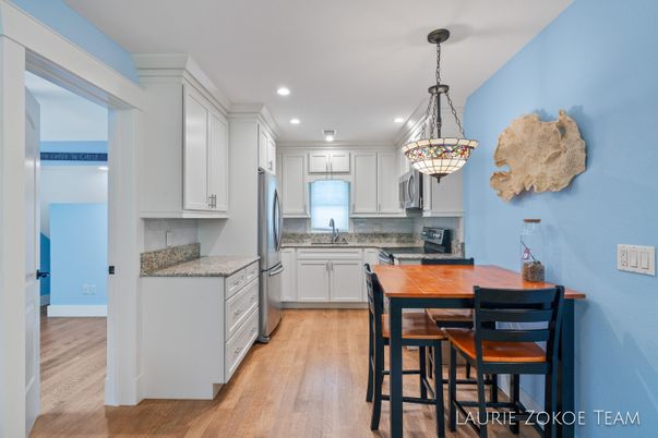 Dining room, Interior, Kitchen, Pendant Lights, Recessed Lighting, Wood Texture Flooring