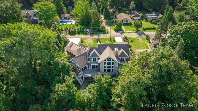 Exterior, Drone