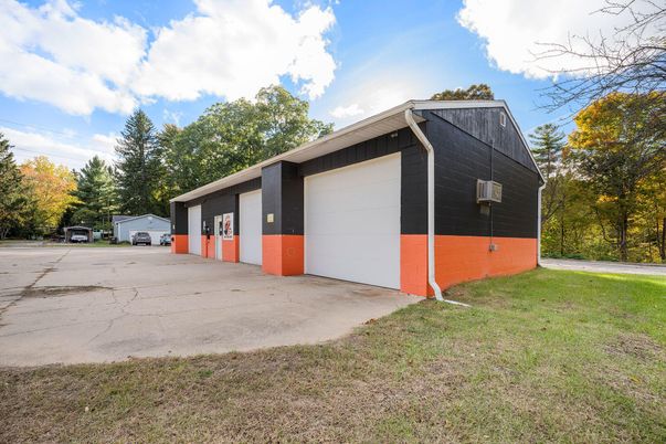 Detached Garage, Exterior