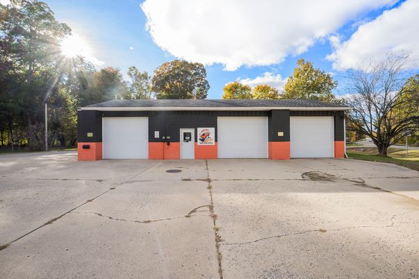 Attached, Exterior, Facade, Ranch