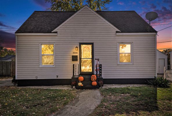 Exterior, Facade, Cape Cod