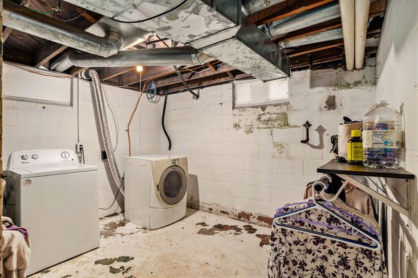 Interior, Stone Walls, Washer, Wooden Beams