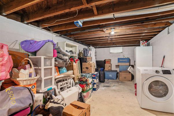 Interior, Washer, Wooden Beams