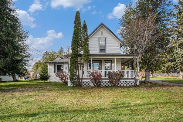 Backyard, Exterior, Facade, Farmhouse