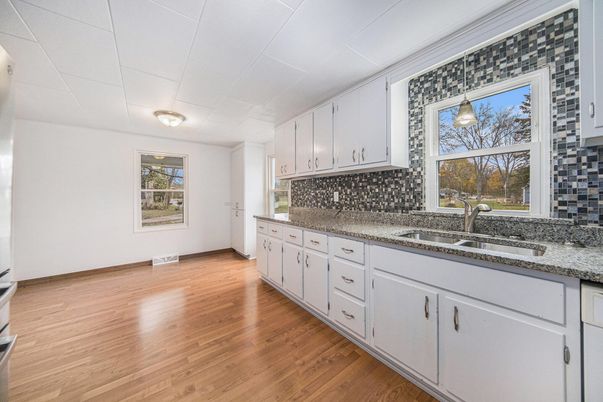 Interior, Kitchen, Pendant Lights, Wood Texture Flooring