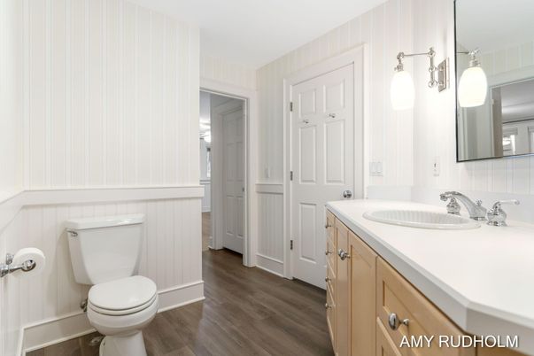 Bathroom, Interior, Pendant Lights, Wood Texture Flooring