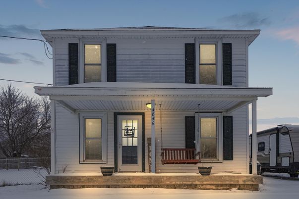 Exterior, Facade, American Foursquare