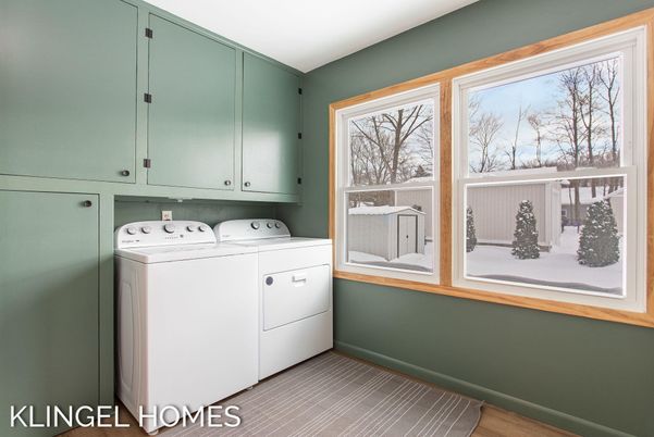 Interior, Washer, Wood Texture Flooring