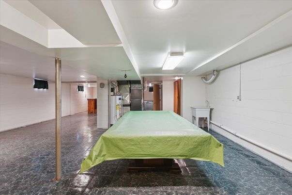 Game Room, Interior