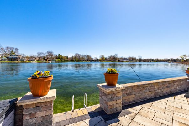 Exterior, Lake