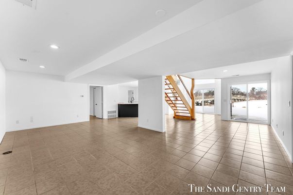 Empty room, Interior, Recessed Lighting