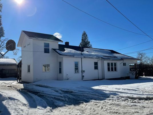 Exterior, Facade, Farmhouse