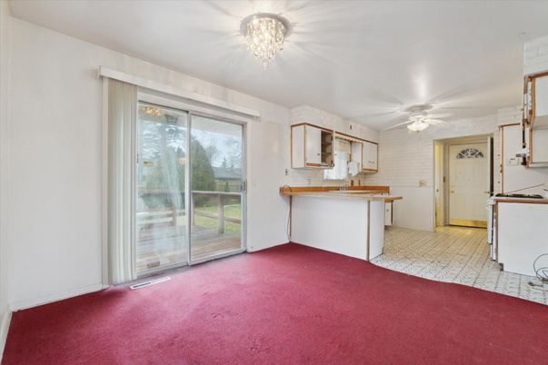 Chandelier, Empty room, Interior, Kitchen
