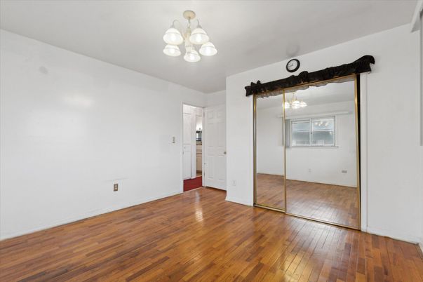 Chandelier, Empty room, Interior, Wood Texture Flooring