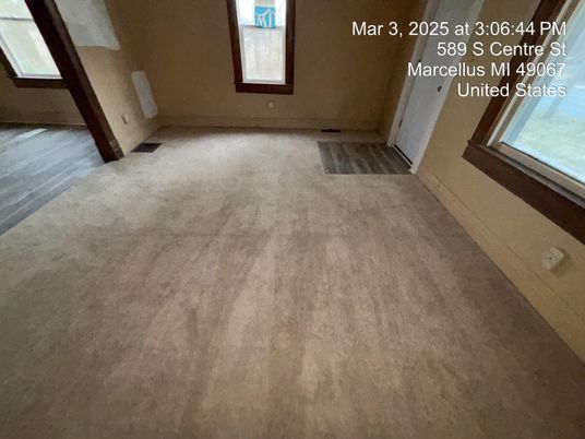 Empty room, Interior
