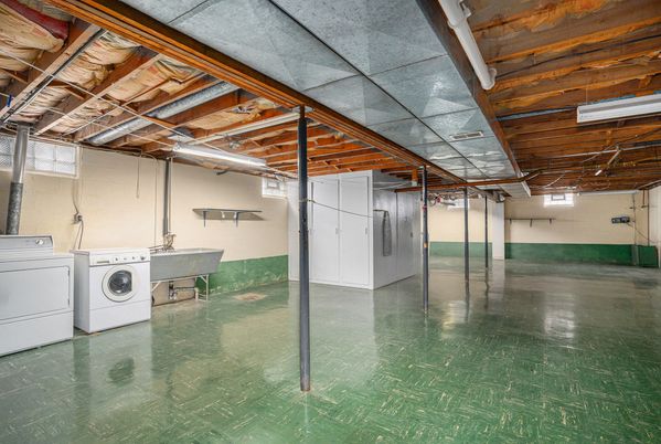 Interior, Washer, Wooden Beams