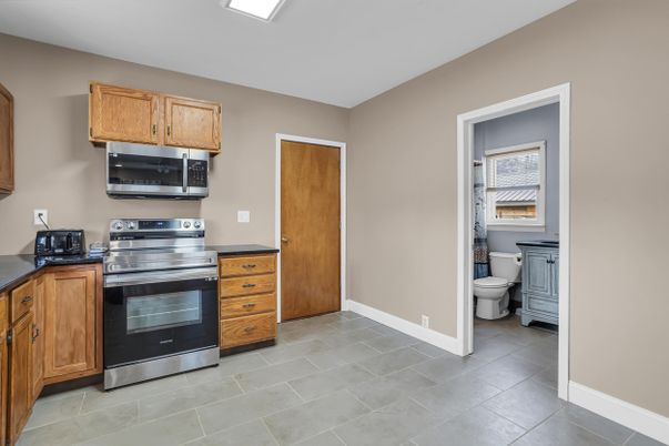 Bathroom, Interior, Kitchen, Stainless Steel Appliances