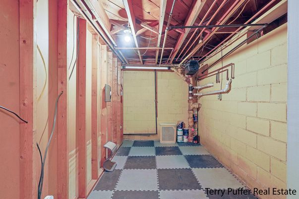 Garage, Interior