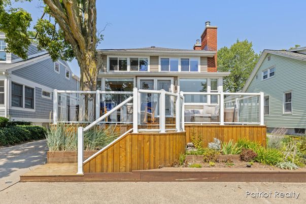 Exterior, Facade, American Foursquare